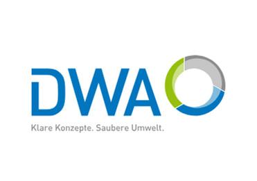 Logo der DWA mit Schriftzug „Klare Konzepte. Saubere Umwelt.“ in Blau und grünen sowie grauen grafischen Elementen.